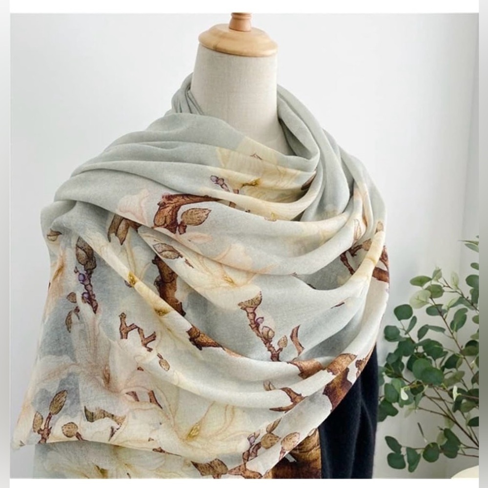 J.Too.W 100% Wool Large Floral Scarf
Shawl Wrap Neutral Tones Rectangular